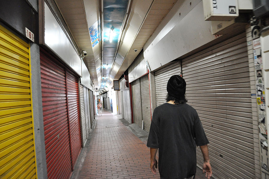 現在はシャッター街となっている元町高架通
