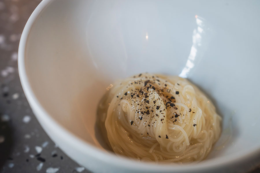 「南関そうめん」の昆布香る新タマネギソースは、島原「エタリの魚醤」が隠し味