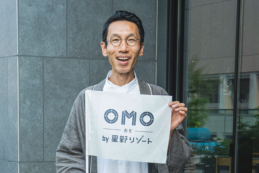 OMOレンジャー 八尾建樹さん 開業時から在籍する名物スタッフ。街からの信頼も厚く、大阪出身らしい(!?)流暢なトークと気さくな人柄でゲストを和ませる。