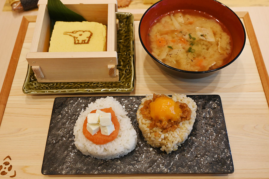 「象印銀白おにぎり 京橋店」限定の「銀白定食」(おにぎり2個990円〜/3個1200円〜)