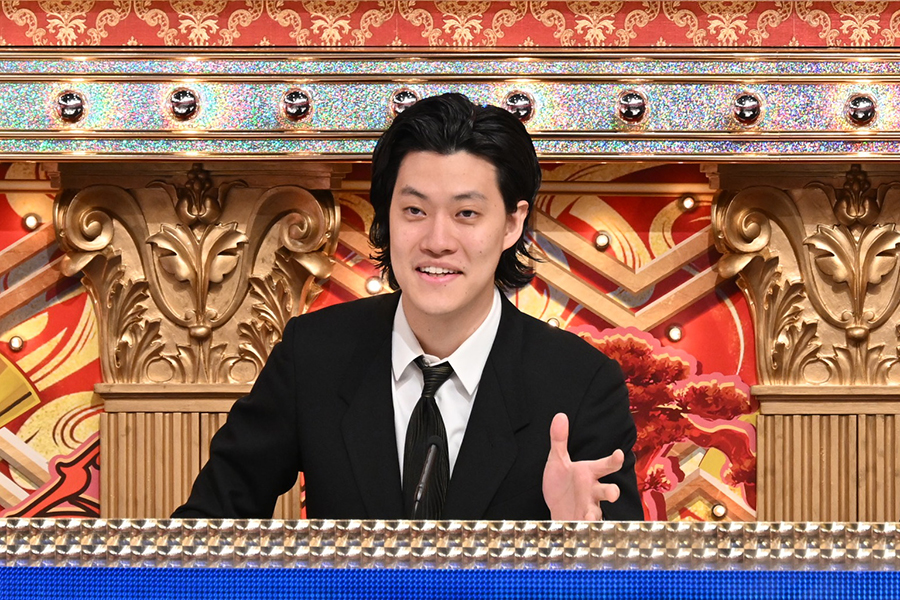 初の審査員を務めた粗品(c)ytv