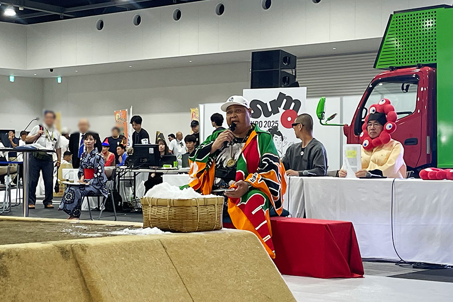 『SUMOが世界をひとつにする!SUMO EXPO 2025』では元大関でコニちゃんこと小錦八十吉の技解説によるデモンストレーションも