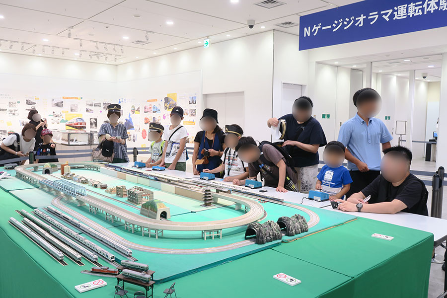 『タカシマヤでんしゃフェスタ2025 ~南海電車140周年記念with KIX~』Nゲージジオラマ 運転体験の様子(8月6日/Lmaga.jp撮影)