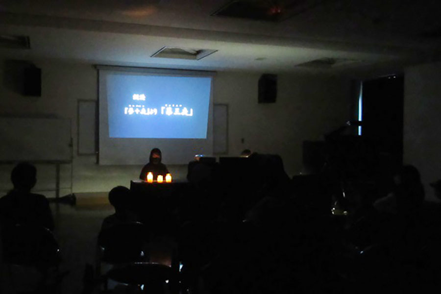 「たのしい!こわ~い!おはなし会」様子