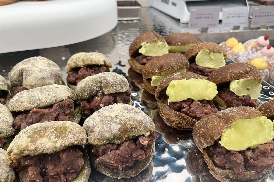 京都限定の左から「抹茶あんこきな粉」「ほうじ茶あんこピスタチオ」