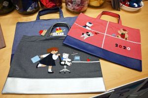 ファミリア７５周年、定番人気「デニムバッグ」小学生と共作・販売へ