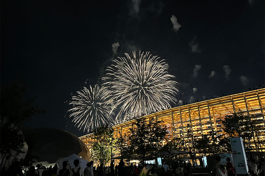 9月13日には18時59分〜5分間『EXPO Thanks 花火大会』が開催された(9月13日・Lmaga.jp撮影)