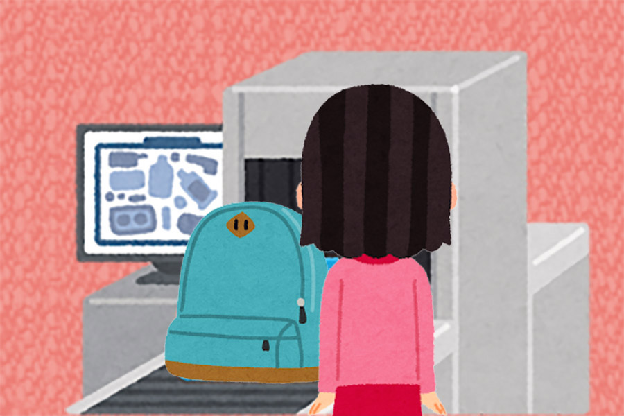 4)衣服のポケットも空の状態で、荷物検査。不要なものは持って行かないように