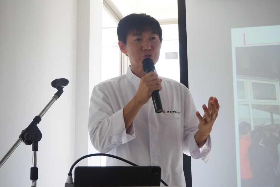 「新商品発表会」にて「ケンミン食品」代表取締役社長・高村祐輝さんは「グルテンフリーは特別食ということではなく、誰かを思う食の代名詞になれば」と呼びかけた