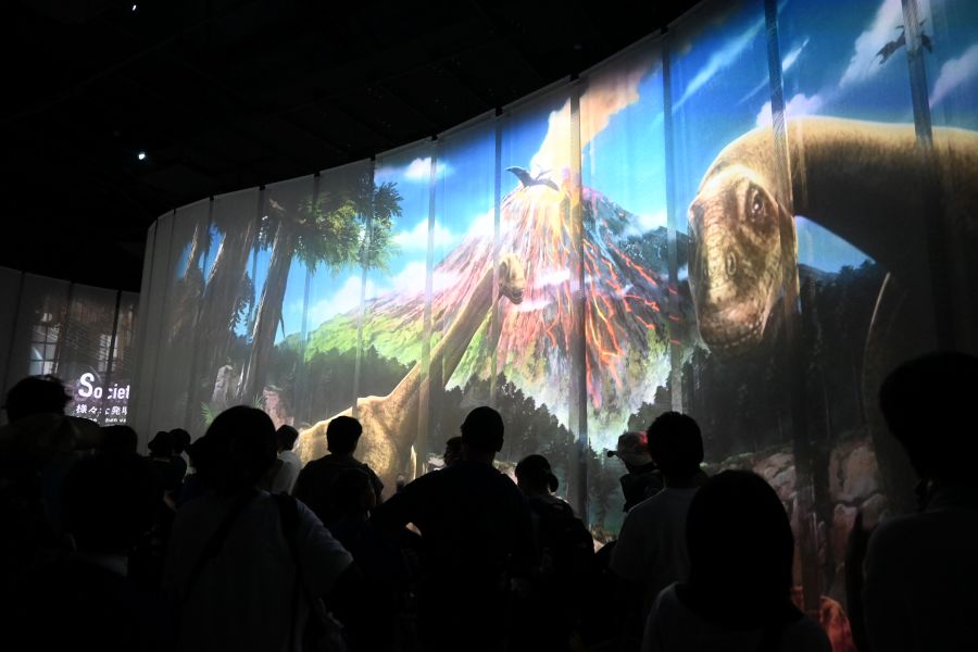 「未来の都市」迫力のシアター(撮影:8月25日/大阪・関西万博)
