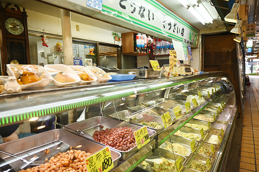 100g100円~と、こちらもかなりリーズナブル。さっぱりしたものからしっかりお腹にたまるものまで、献立を豊かにしてくれるラインナップだ