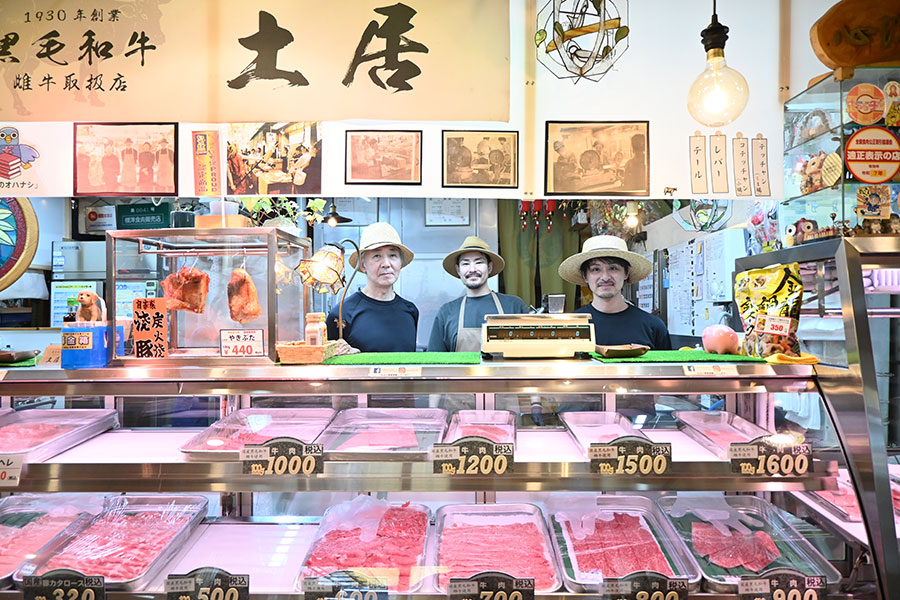 気さくにオススメを教えてくださるお店の皆さんによると、土日の「塩麴焼豚」は更に人気が高く、早い時間に売り切れることもあるのだとか