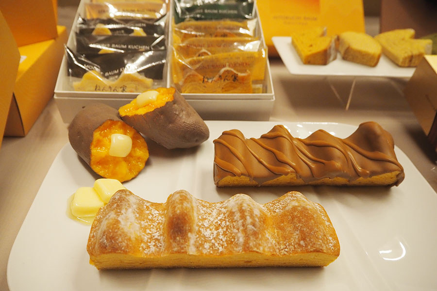 「阪急うめだ本店」で購入できる「ねんりん家」の「マウントバーム 蜜芋バター」(1080円)、(奥)今後は「蜜芋キャラメルデコレ」のフレーバーも登場予定