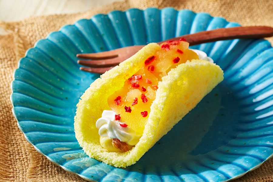 「秋の北海道物産大会」で販売される「小樽洋菓子舗ルタオ」の北海道産りんごとクルミのオムレット(1個648円)は[阪急うめだ本店」限定各日限定400個。後半限定