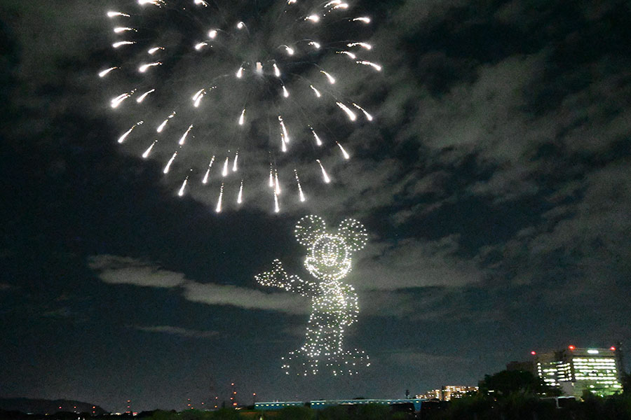 「東京ディズニーリゾート・スペシャルドローンショー」の様子(9月21日・枚方市内 Lmaga.jp撮影)