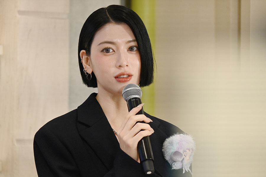 「POP MART 大阪なんば店」のオープニングセレモニーに登場した三吉彩花(9月4日大阪市内 Lmaga.jp撮影)