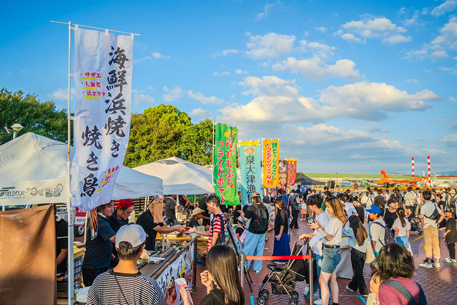 『泉大津海辺の夏祭り with AMAZING -光と音の渚-』の屋台イメージ(昨年の様子)