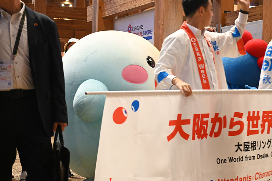 「EXPO アテンダント×キャラクター ワールドフェスティバル」の様子、人気のドイツパビリオン・サーキュラー(9月16日・Lmaga.jp撮影)