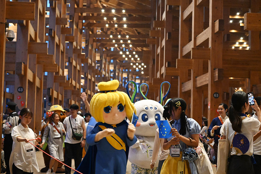 「EXPO アテンダント×キャラクター ワールドフェスティバル」の様子(9月16日・Lmaga.jp撮影)
