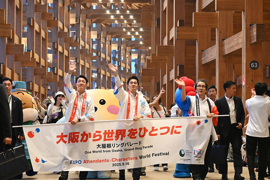 「EXPO アテンダント×キャラクター ワールドフェスティバル」の様子(9月16日・Lmaga.jp撮影)