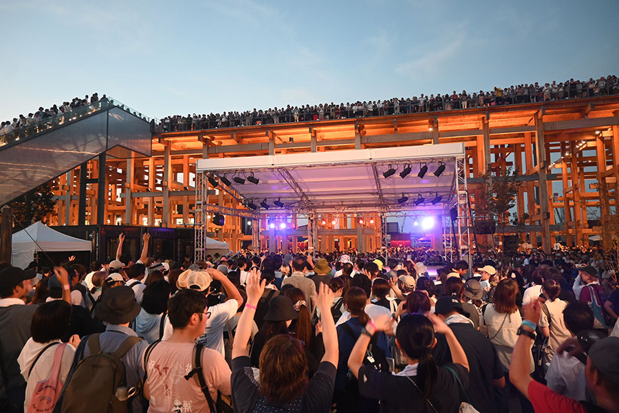 『大阪・関西万博「ハロウィーン・ホラー・ナイト」特別ステージ』開催前の様子。大屋根リングもびっしり(9月9日/大阪・関西万博)