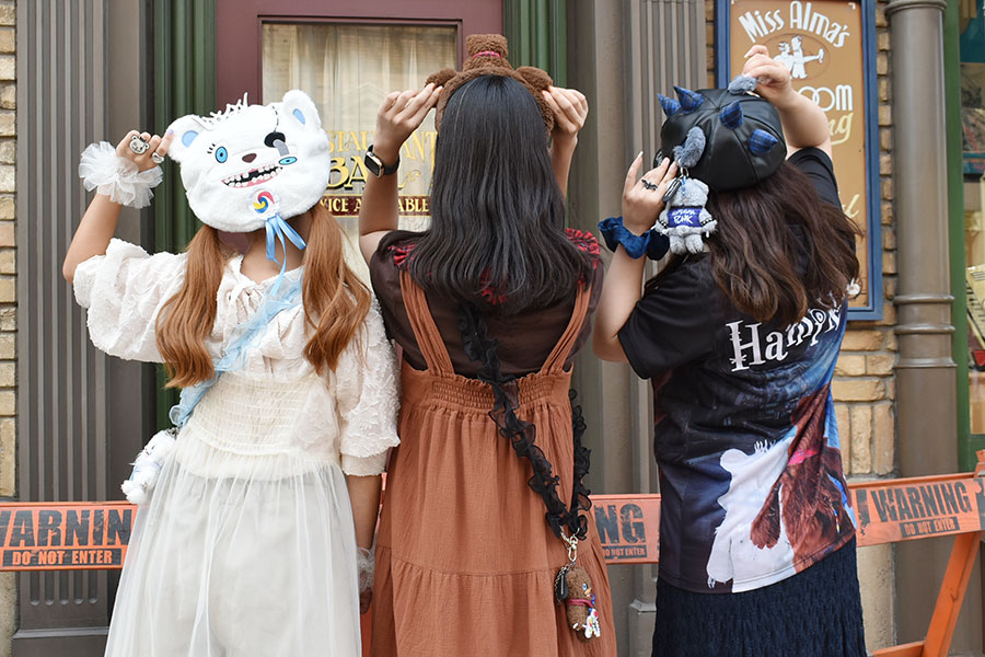 ハミクマファンの3人組。それぞれの好きなキャラクターをイメージしたコーデに(9月3日/ユニバーサル・スタジオ・ジャパンにて撮影)