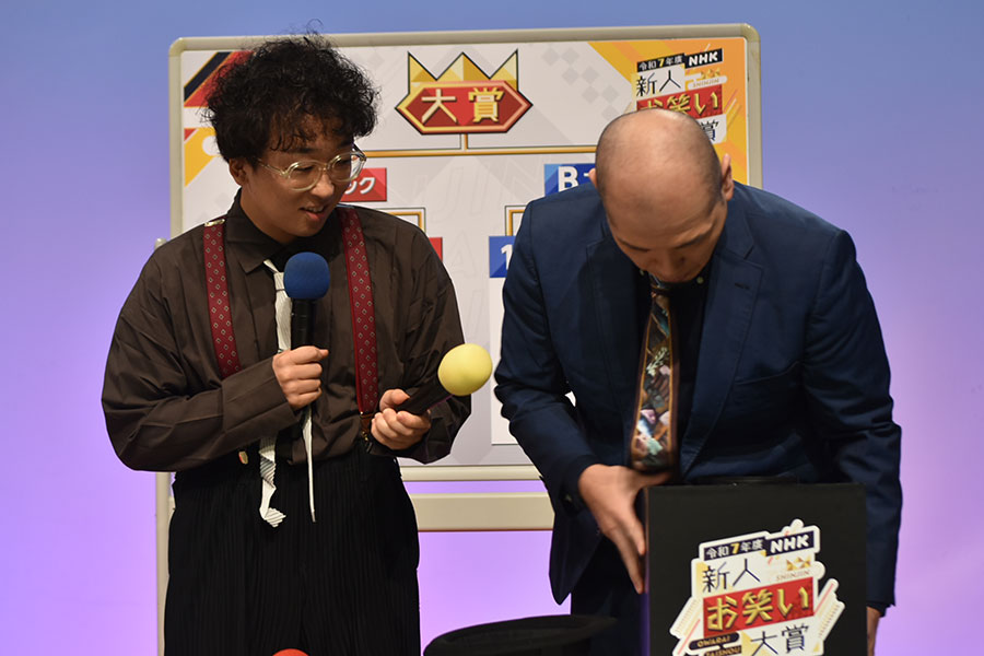 決勝に進出したマイスイートメモリーズ。左から、トランスフォーム福田、花谷豊(大阪市内・10月9日)