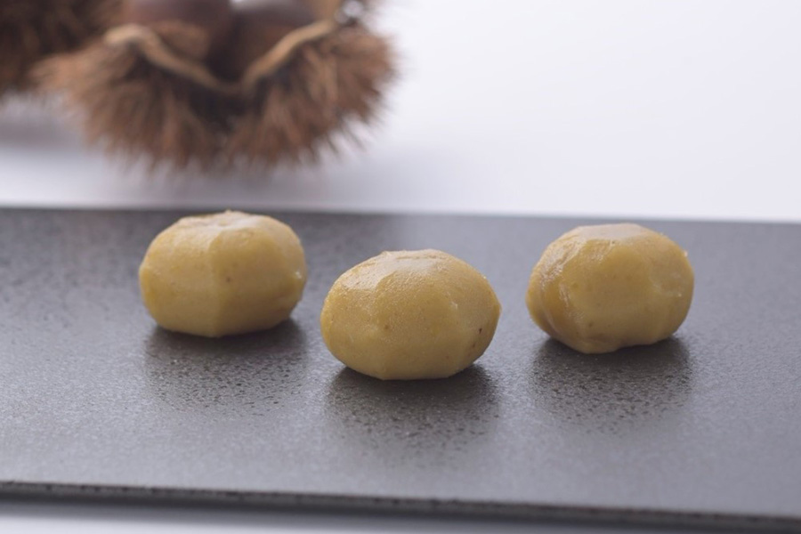 『時をかけるあん』に登場する「赤福」の燦SUN マロン餅(5個入り1200円)