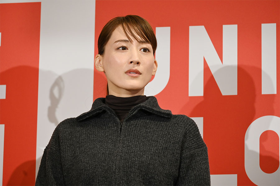 新たにオープンする「UNIQLO UMEDA」のイベントに登壇した綾瀬はるか(10月23日・大阪市内 Lmaga.jp撮影)