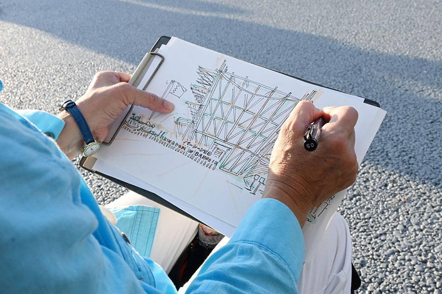 着色はカラーマーカー「コピック」を使用。現場のスケッチは約30分ほどで書き上げ、残りは自宅で完成させるという