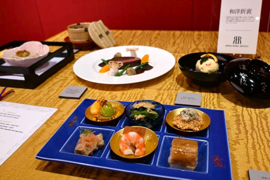 1番人気だった「和洋折衷コース」胡麻豆腐から始まり、海老の寄せ蒸し、黒毛和牛フィレ肉のポワレなど、能登と日本各地の野菜も使用、おめでたい赤飯も(10月15日/大阪・関西万博/Lmaga.jp撮影)