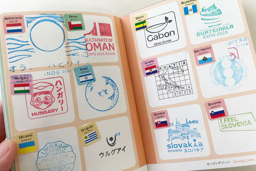 『大阪・関西万博』で集めた「公式スタンプラリー」のスタンプたち(Lmaga.jp撮影)