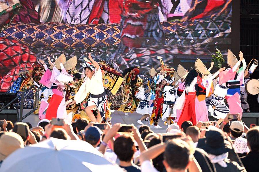 阿波踊りと神楽の共演(10月13日 大阪・関西万博)