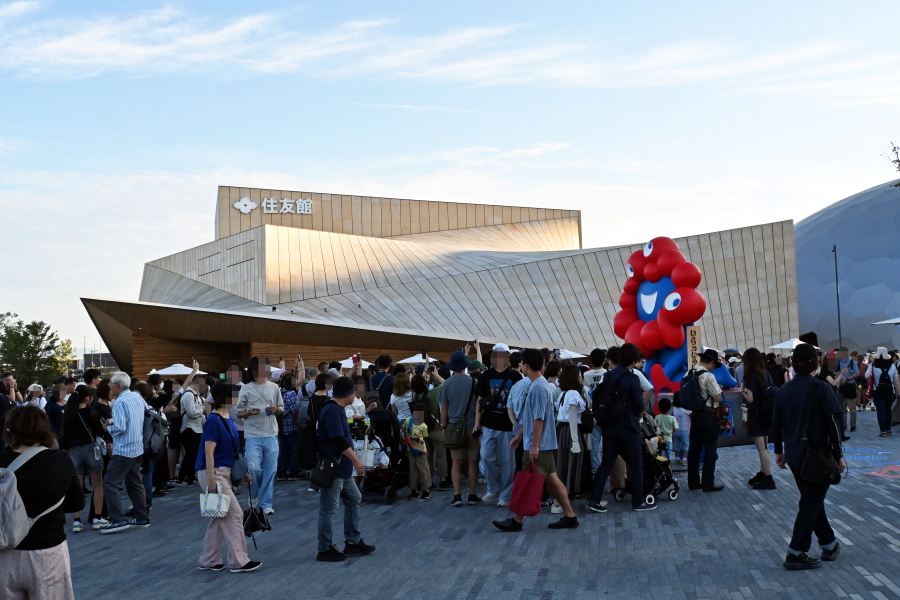 ミャクミャクと住友館(9月26日/大阪・関西万博)