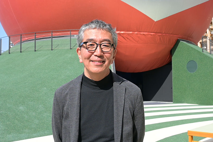 「よしもと waraii myraii館」総合プロデューサーの小松純也氏(Lmaga.jp撮影)
