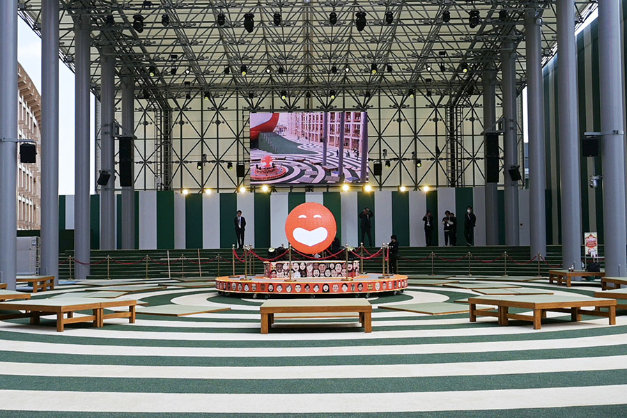 「よしもと waraii myraii館」より、「アシタ広場」(2025年4月撮影)
