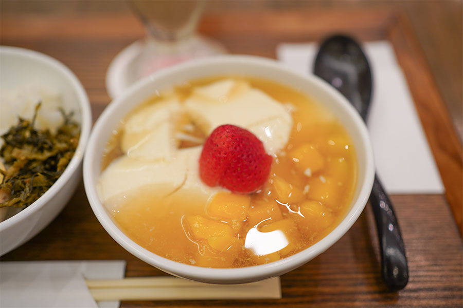 「春水堂」のモーニング「台湾満喫set」で食べることができる「フルーツ豆花」(10月23日10時頃/Lmaga.jp撮影)