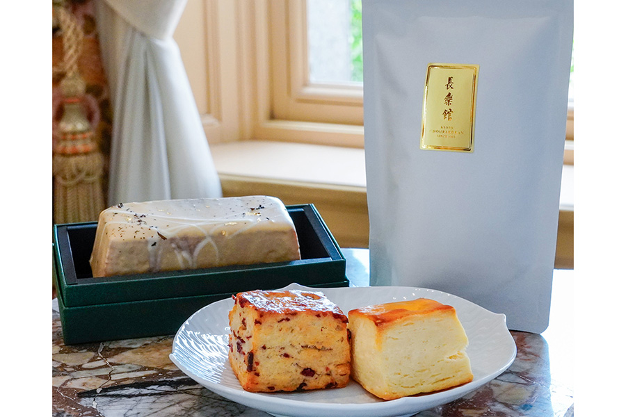 「英国展 2025」に登場する「⻑楽館」のスコーン(プレーン、クランベリー各361 円)は各⽇各60点限り、⻑楽館パウンドケーキ「ロイヤルミルクティ・プレーン」(ハーフ 2001円)は各⽇12本限り、⻑楽館オリジナルブレンドティー(10包入1001円)。PART1でのみ出店