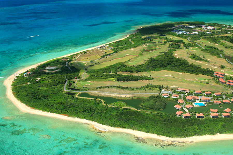 石垣島から高速船で約25分の小浜島(写真提供:リゾナーレ小浜島)