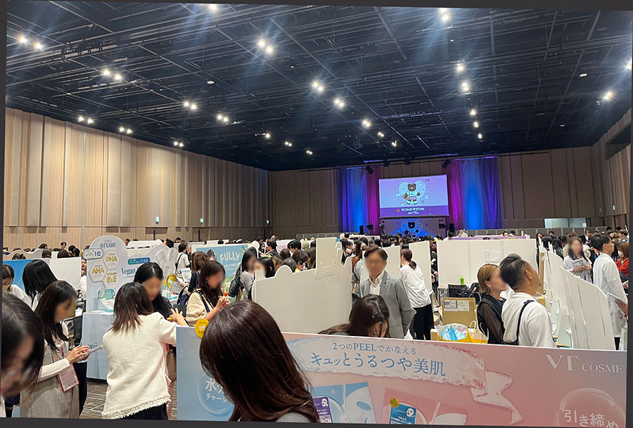 多くの来場者で賑わう『ロフト Kコスメフェスティバル2025 AW』(10月18日/大阪市内)