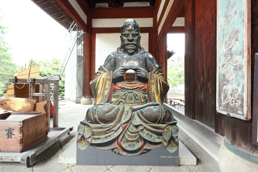三門に、謎の顔だしパネル?なんだこれは、気になります