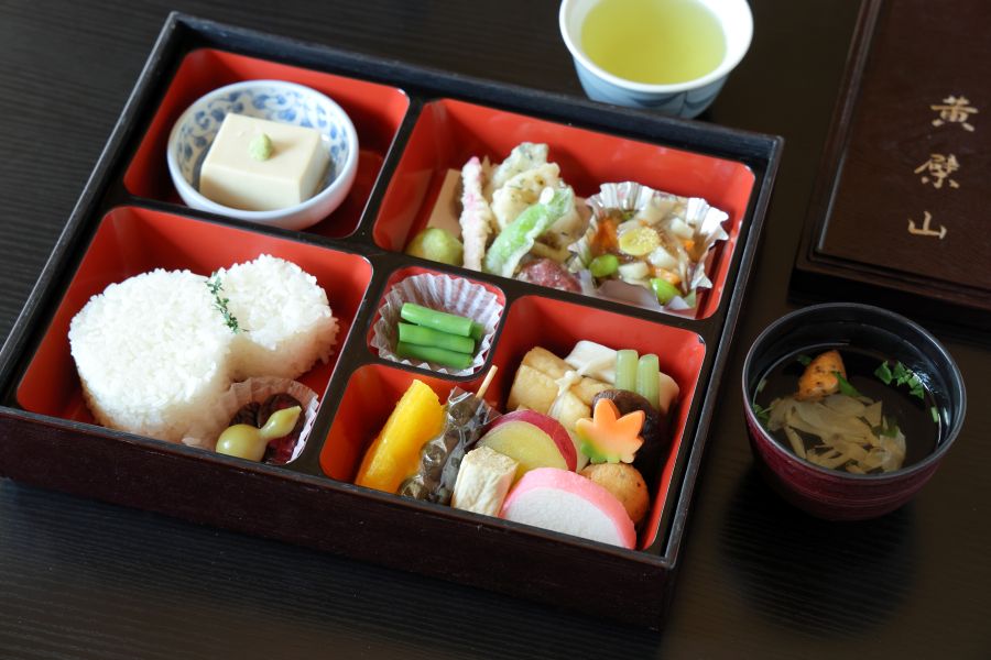 普茶料理がお弁当に!ひとりで気軽に「普茶弁当」(3300円)優しいお味に癒される