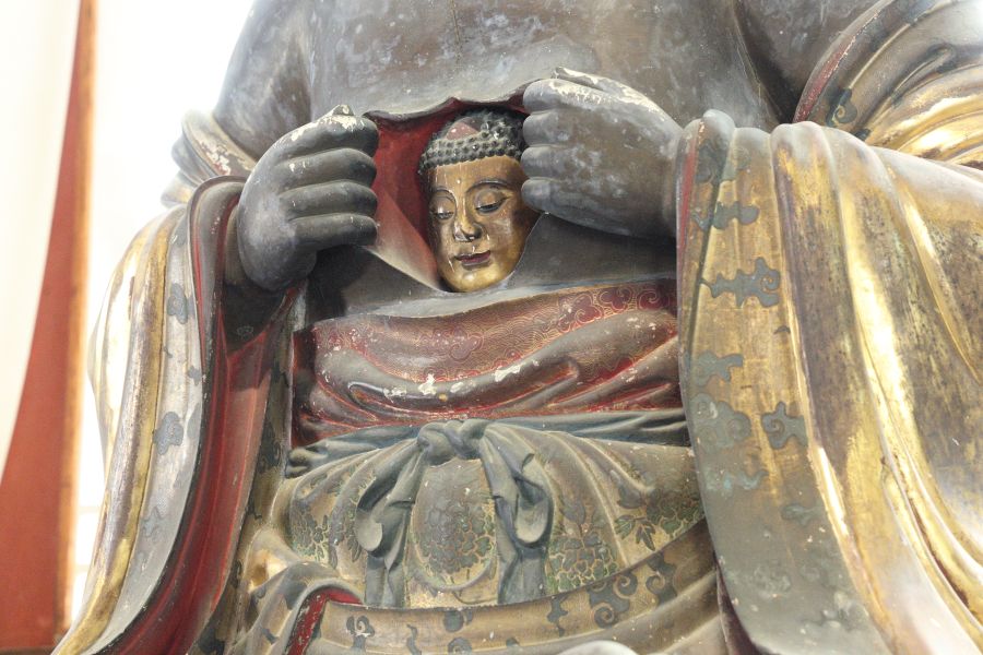 お釈迦様、穏やかなお顔をされている…