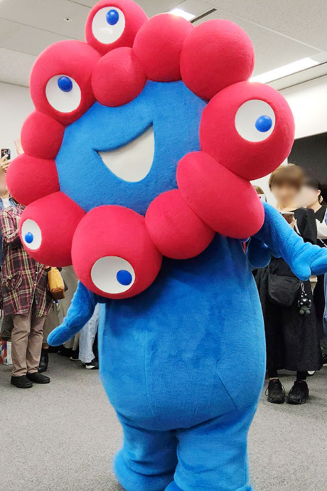 「堂島アバンザ」で実施されたミャクミャク撮影会の様子(10月24日/大阪市北区)