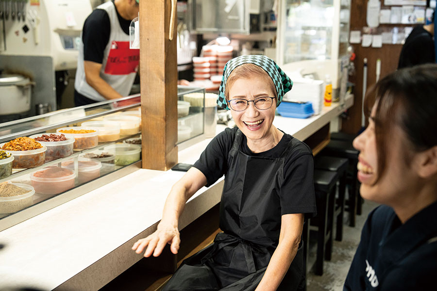 「うちは街とお客様と一緒に作ったお店。大塚だからこそ、ここまで来られた」と右近さん。