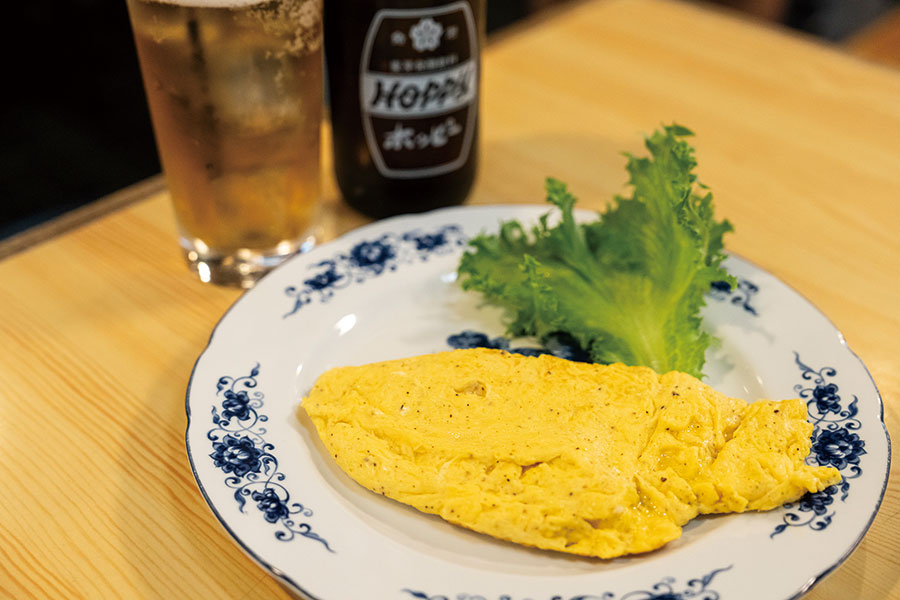 昔からの常連客、馬場さんの要望から生まれたババ玉495円。マヨネーズ、塩胡椒だけのシンプルオムレツ。