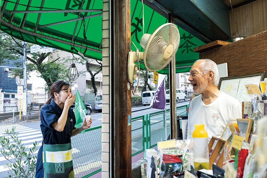 地元の歴史にも詳しい店主の矢嶋さん。