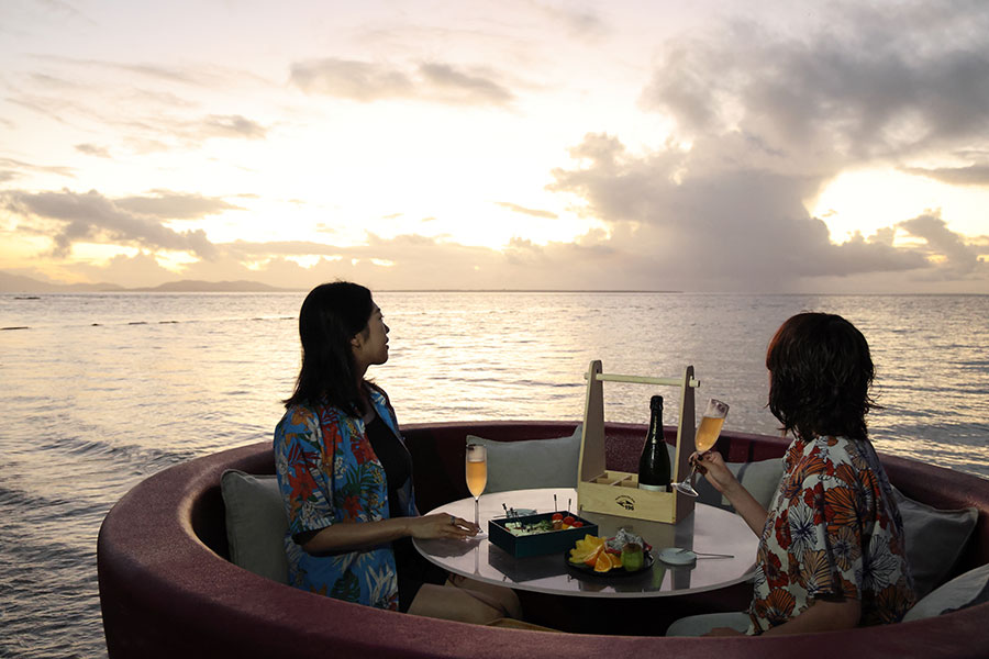 朝陽を愛でながらスパークリングワインを楽しむのは人生はじめて