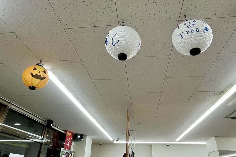「セブンイレブン 大阪平野駅前店」店内にもかわいらしい装飾が