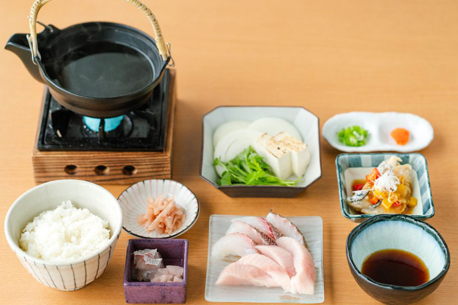 裏旬生サワラと紅葉鯛のしゃぶしゃぶ膳 4400円(写真提供/絶景レストラン うずの丘)
